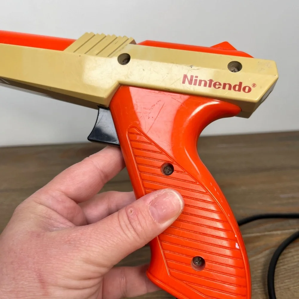 Nintendo 1985 NES Light Gun Zapper Orange NES-005 Duck Hunt Gun Original TESTED